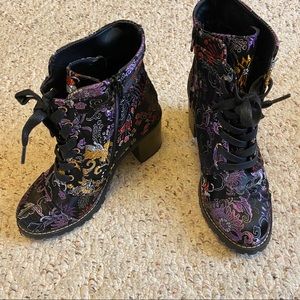 Hippie laundry embroidered combat boots